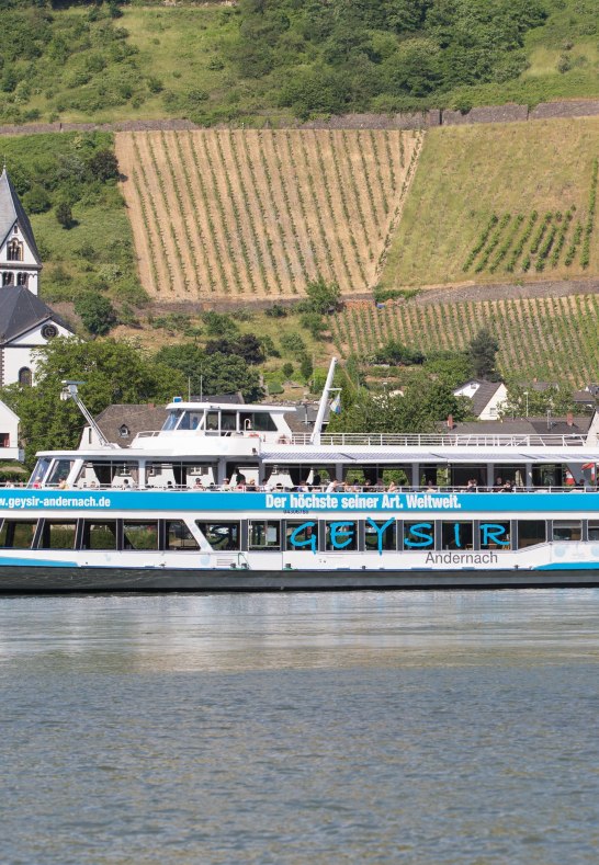 Mit dem Schiff zum Namedyer Werth | © Klaus Peter Kappest