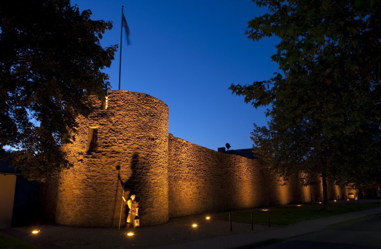 Stadtmauer bei Nacht | © Klaus-Peter Kappest