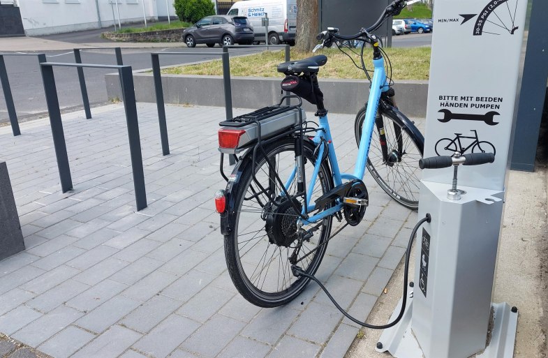 Fahrrad-Reparaturstation | © Tourist-Info Erlebnis Rheinbogen