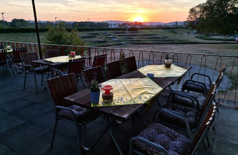 Terrasse in der Abenddämmerung | © Rämer