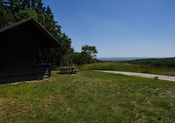 Hütte mit Picknickplatz | © B. Vogt