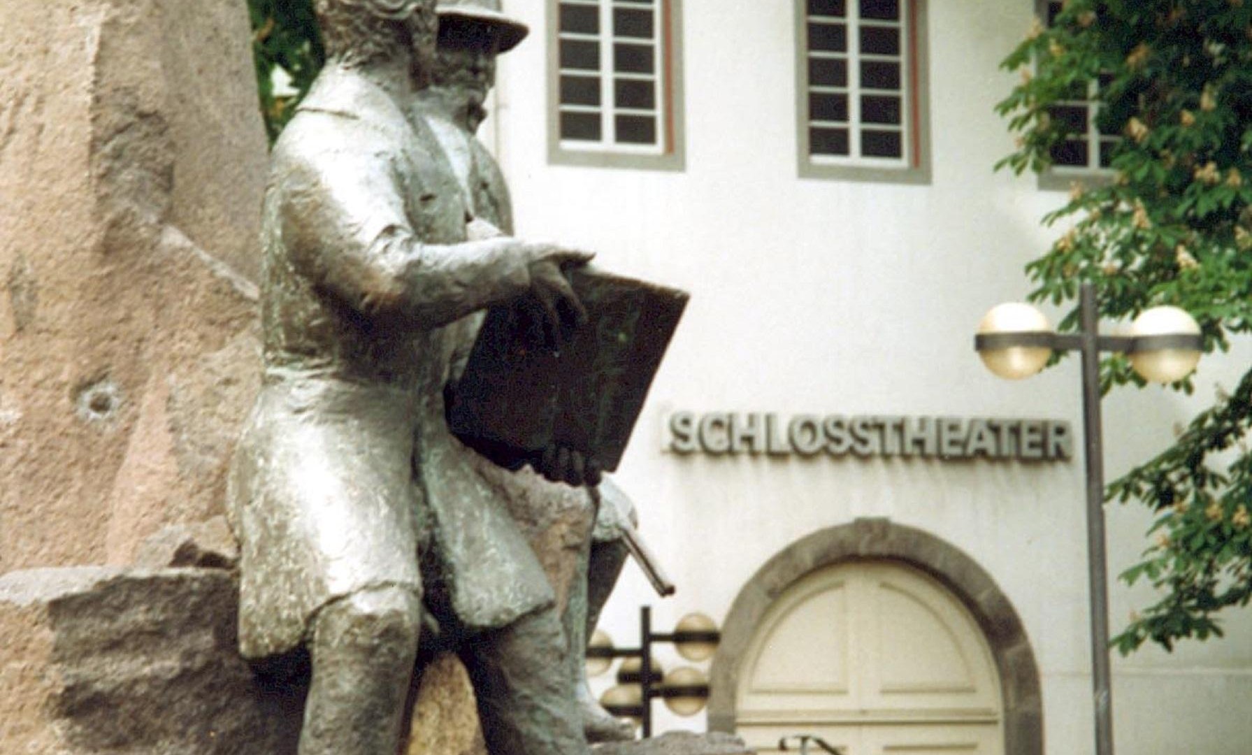 Brunnen mit Blick auf Schlosstheater | © Pressebüro der Stadt Neuwied