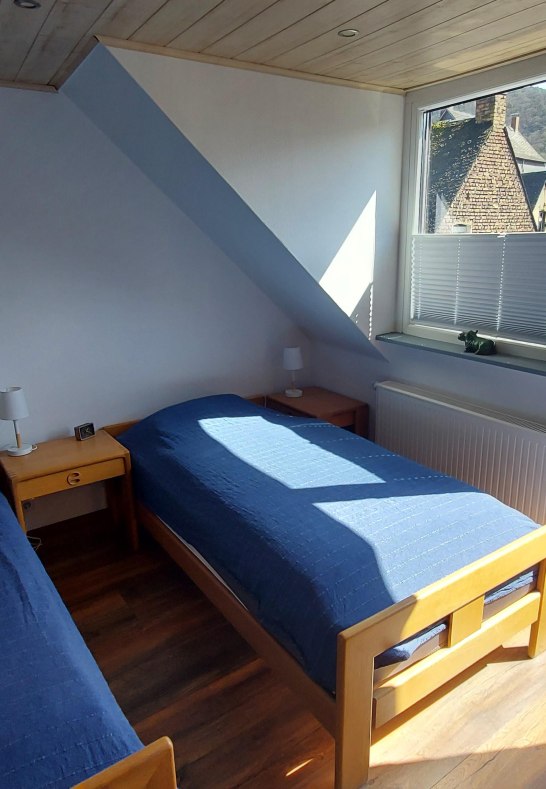 Liebenstein Schlafzimmer rechts mit B | © Heimes