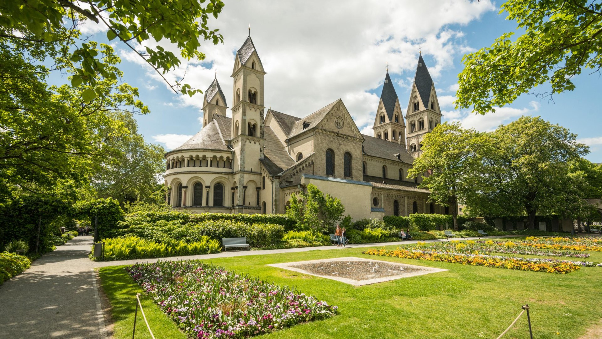 Blumenhof und Basilika | © Koblenz-Touristik GmbH / Dominik Ketz