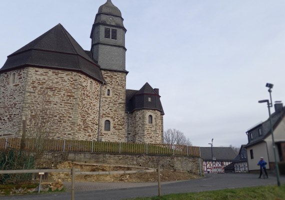Seitenansicht Kirche in Laudert | © C. Vogt