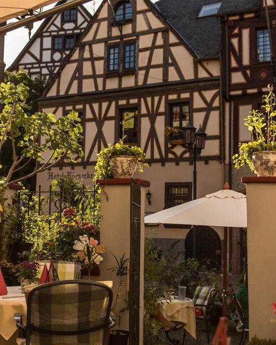 Garden in front of Hotel Weinhaus Weiler | © Weinhaus Weiler