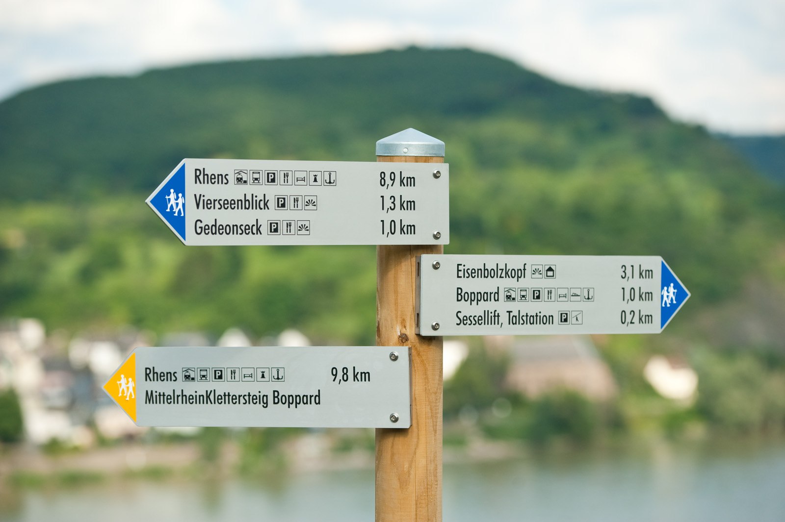 Signpost on the RheinBurgenWeg | © Dominik Ketz