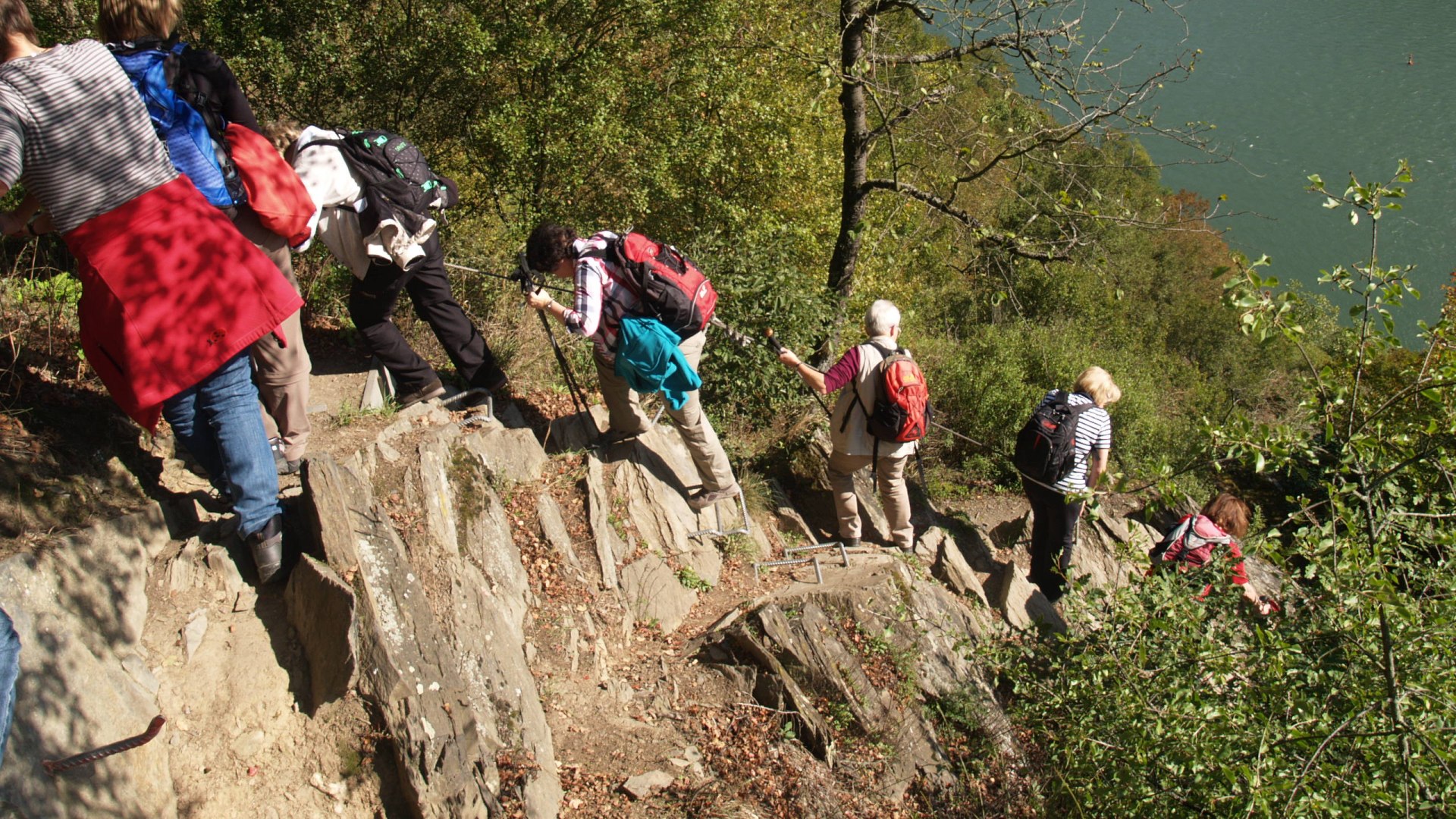 Wanderer auf dem Oelsbergsteig bei Oberwesel | © Wolfgang Blum